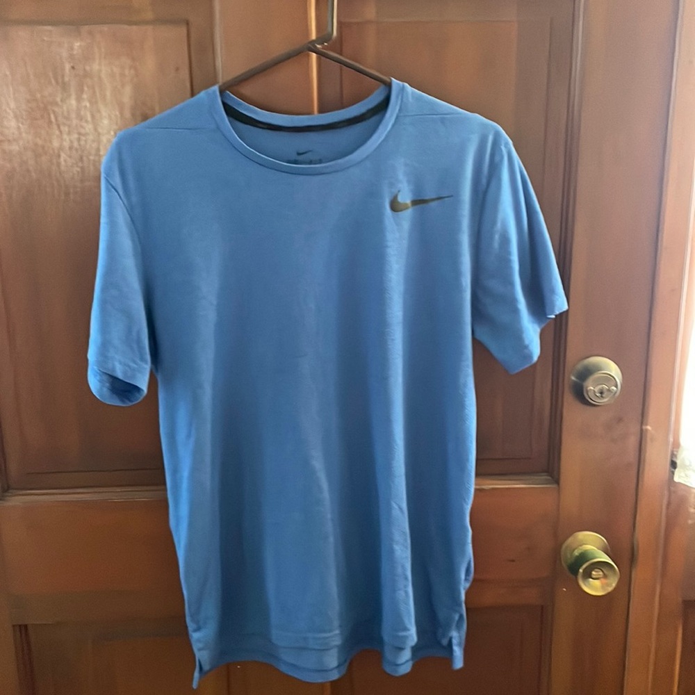 Men’s medium Nike blue Dri Fit t shirt